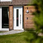Residenz - Windbrecher - Terrasse - Sauna - Parkplatz *