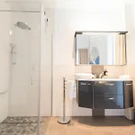 Residenz - Windbrecher - Terrasse - Sauna - Parkplatz Бад-Цвишенан