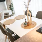 Residenz - Windbrecher - Terrasse - Sauna - Parkplatz Апартаменты *
